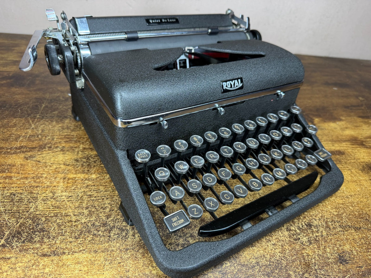 Excellent! Serviced 1947 Royal Quiet De Luxe Vintage Hemmingway Typewriter Elite