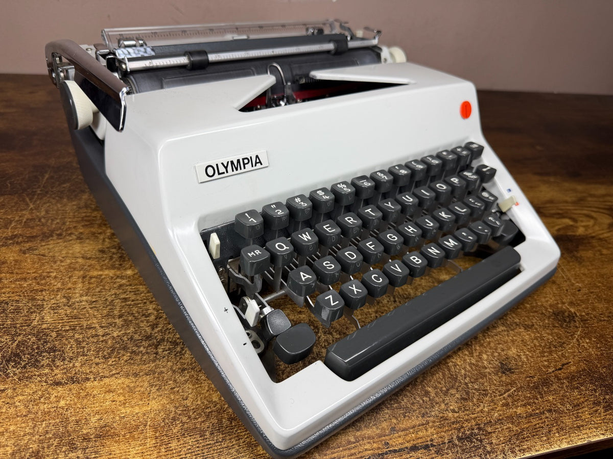 Excellent! Serviced 1970 Olympia SM9 Vintage Typewriter w Rare Pica No.61 Font