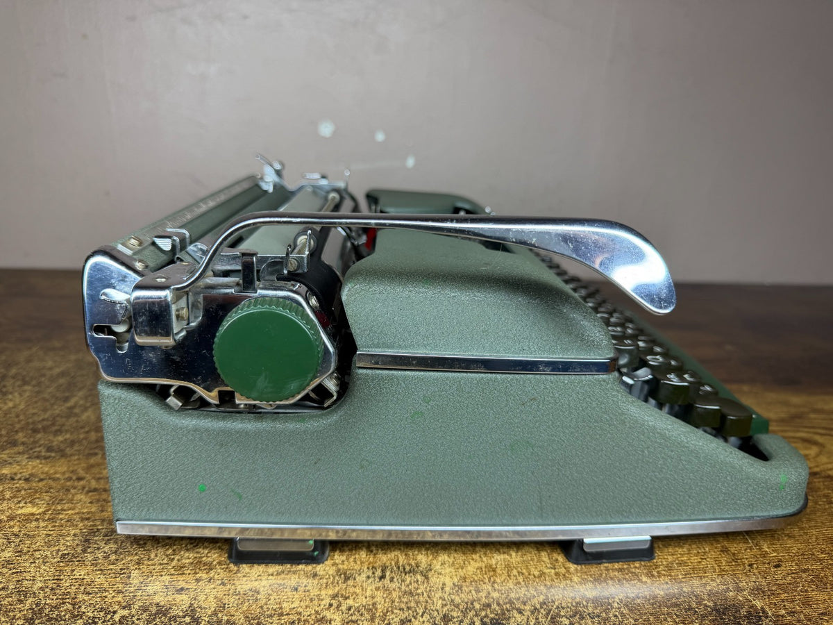 Nice! Serviced 1960 Olympia SM4 Green Vintage Portable Typewriter New Platen