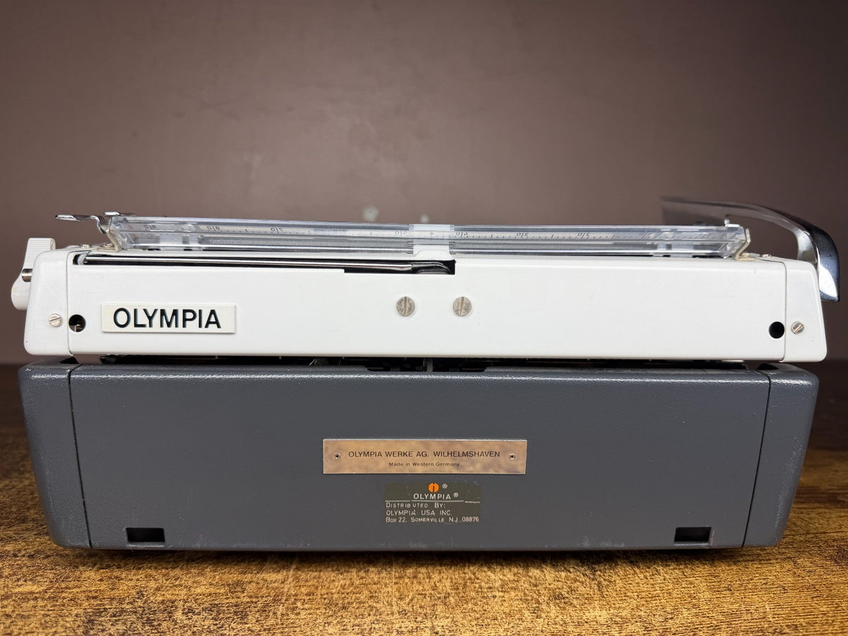 Excellent Serviced 1972 Olympia SM9 Senatorial No.71 Vintage Portable Typewriter