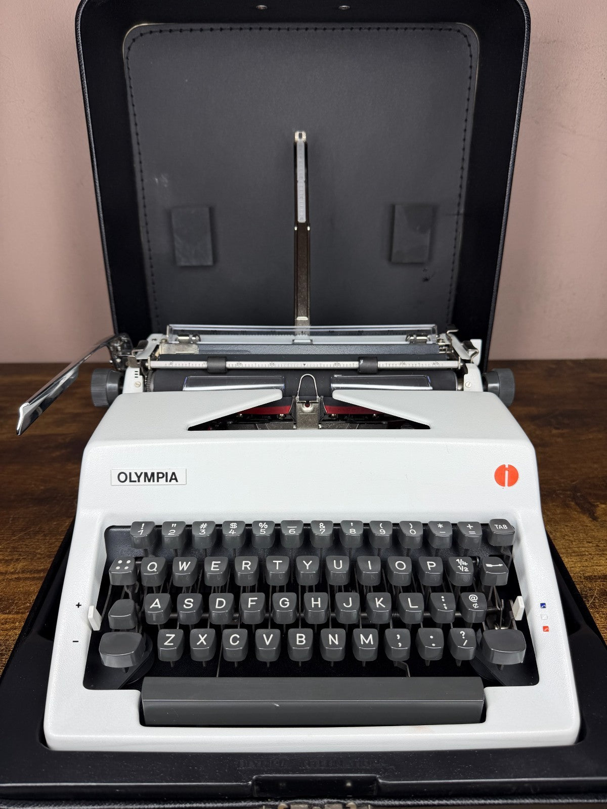 Near Mint! Serviced 1978 Olympia SM9 Vintage Portable Typewriter Pica No.34