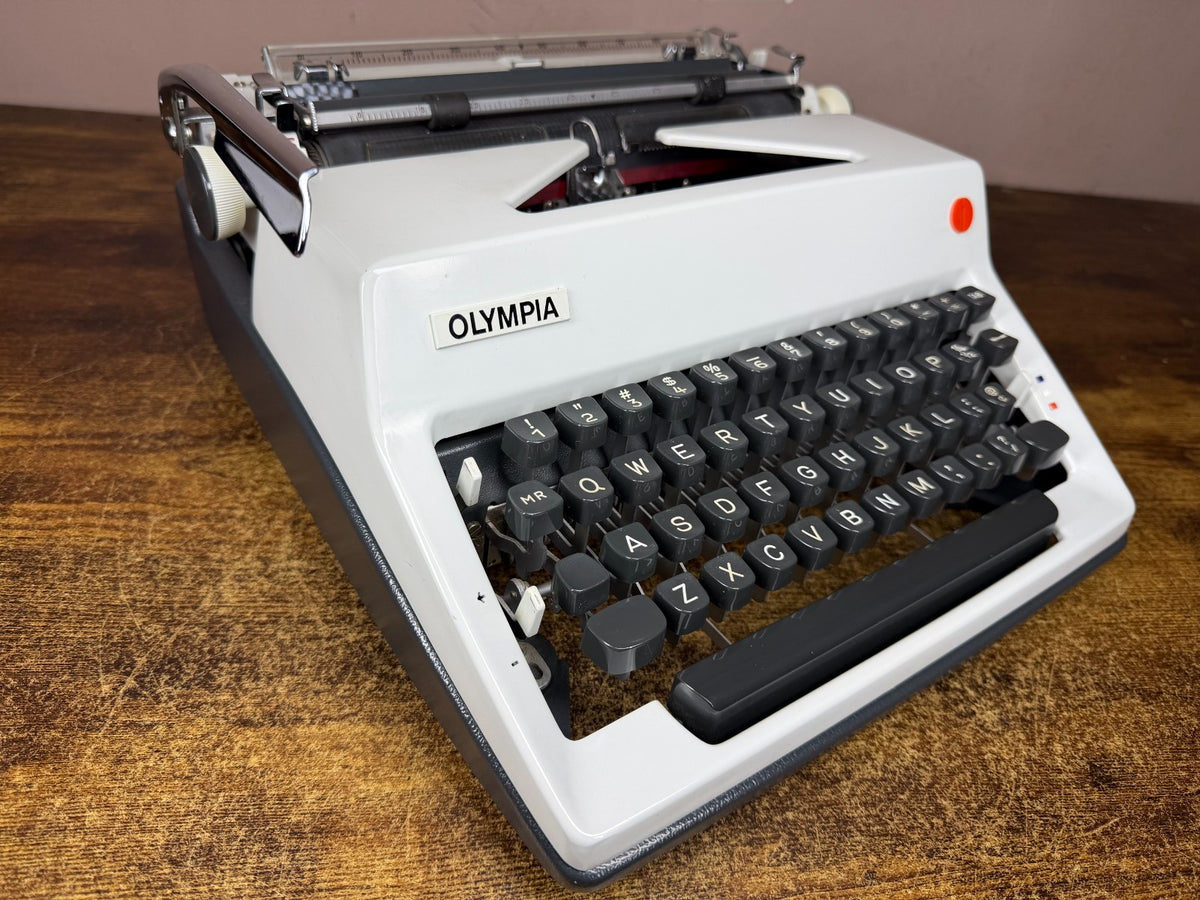 Excellent! Serviced 1971 Olympia SM9 Vintage Portable Typewriter Elite No. 87
