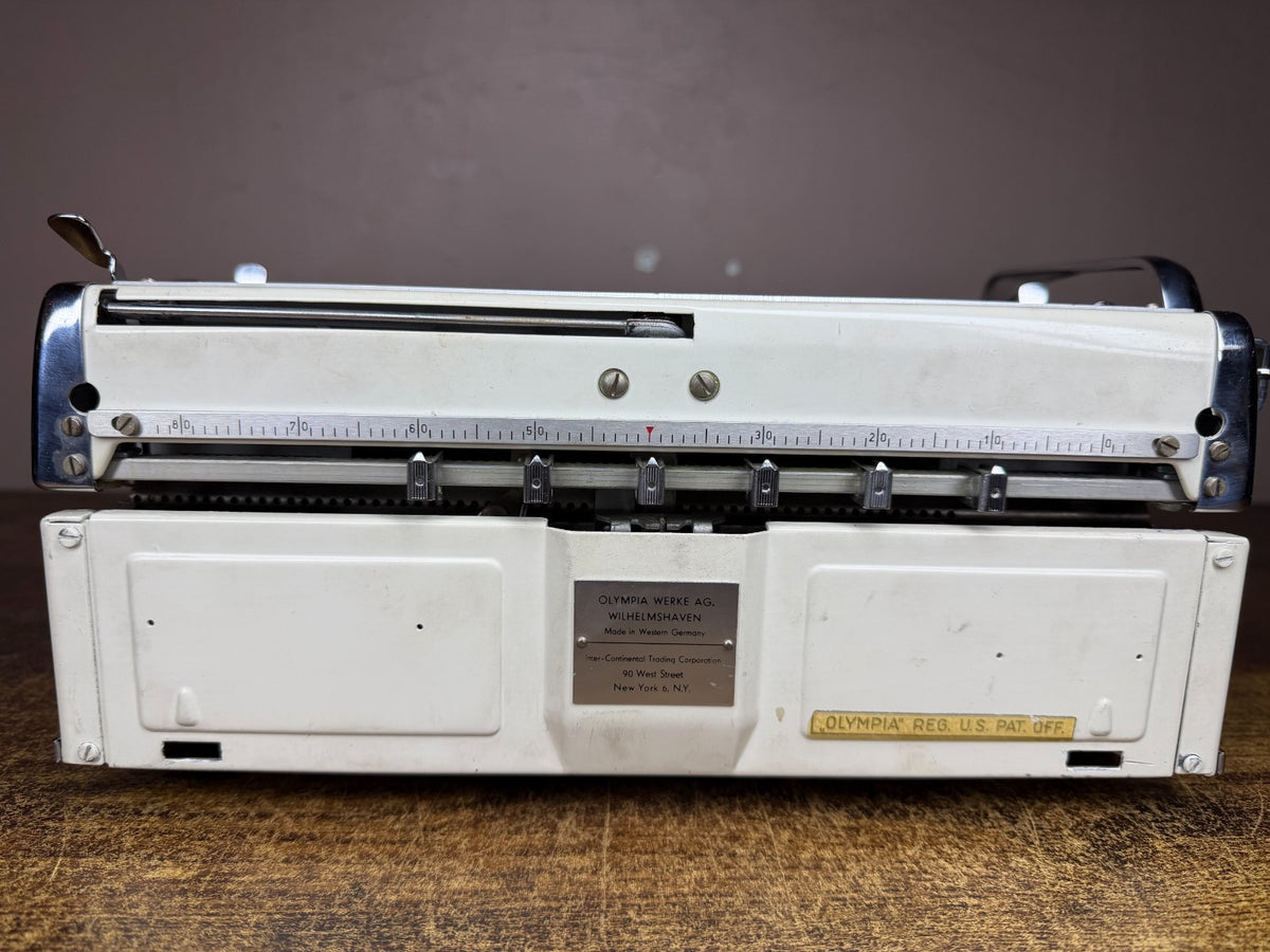 Nice! Serviced 1958 Olympia SM3 Portable Typewriter Glossy White w Green keys