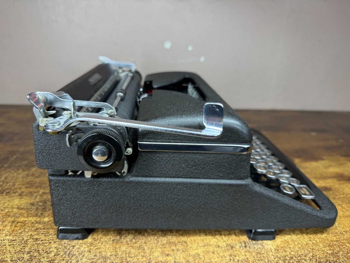 Excellent! Serviced 1947 Royal Quiet De Luxe Vintage Hemmingway Typewriter Elite