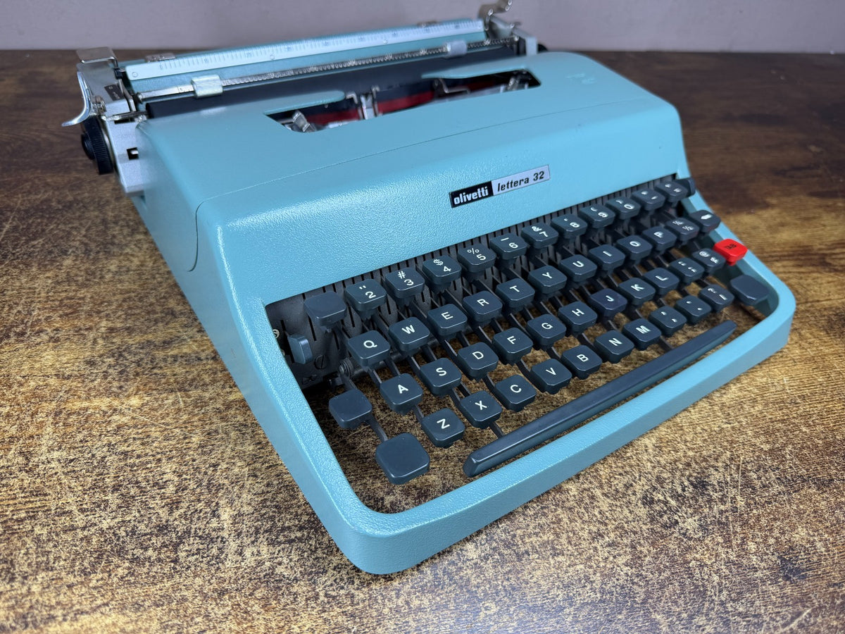 Excellent! Serviced 1974 Olivetti Lettera 32 Vintage Ultra-Portable Typewriter