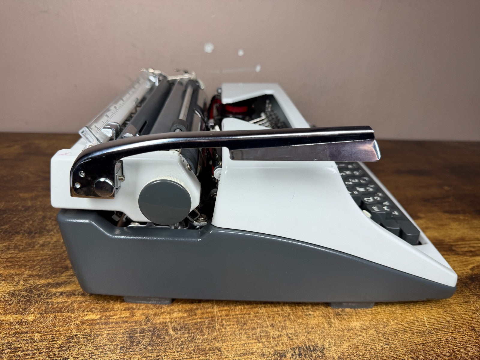 Excellent! Serviced 1969 Olympia SM8 Vintage Portable Typewriter Pica No.97