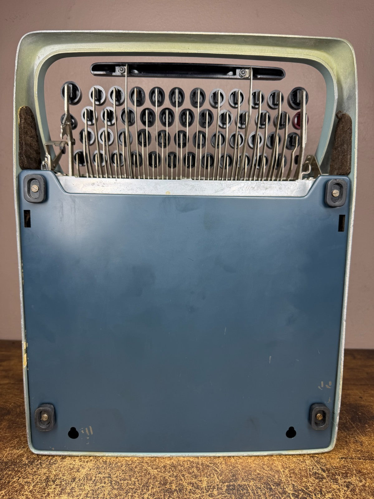 Excellent! Serviced 1952 Olivetti Studio 44 Typewriter Elite Book No.84 Font