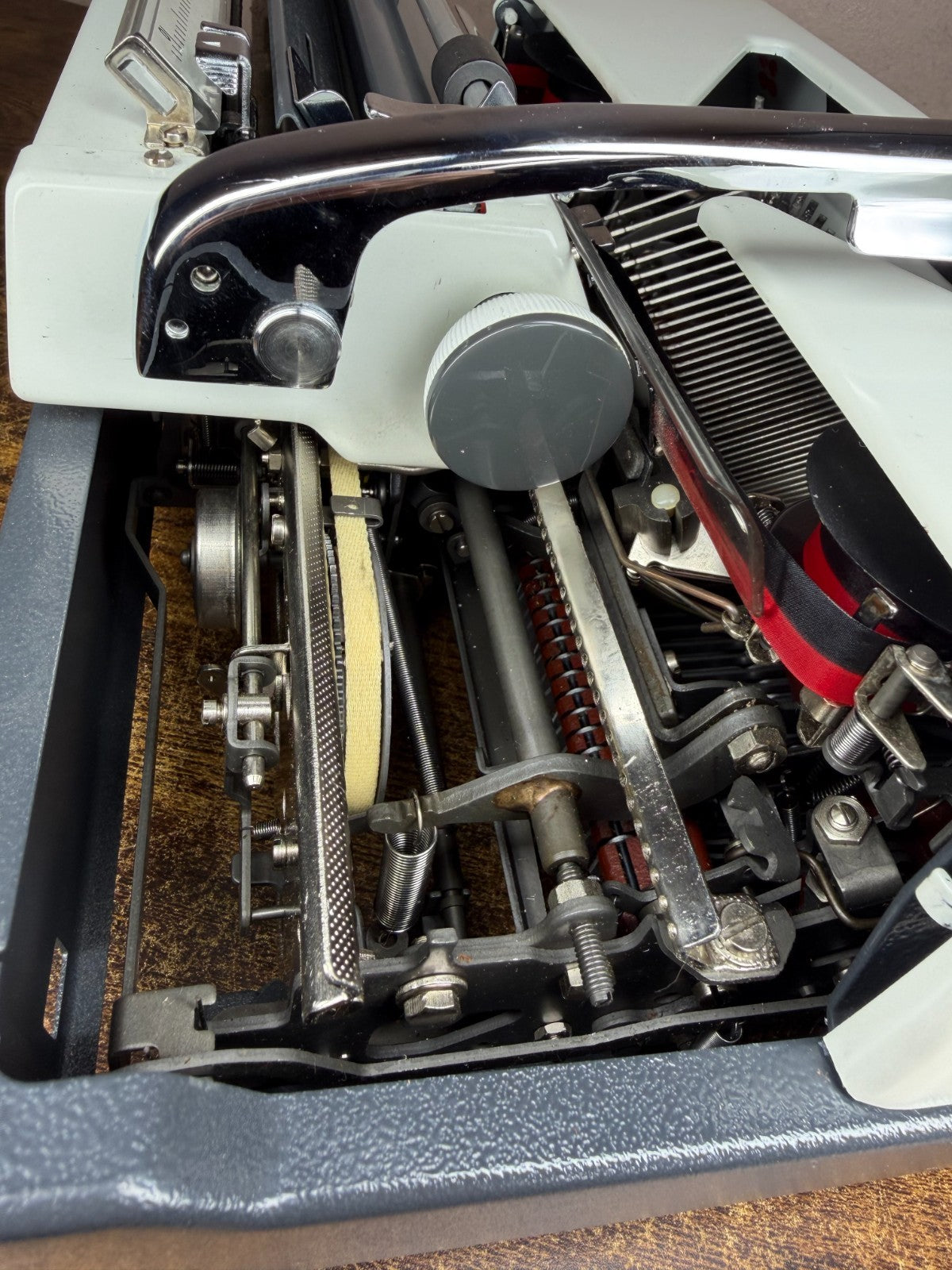 Near Mint! Serviced 1971 Olympia SM9 Portable Typewriter Modern Pica No.67 Font