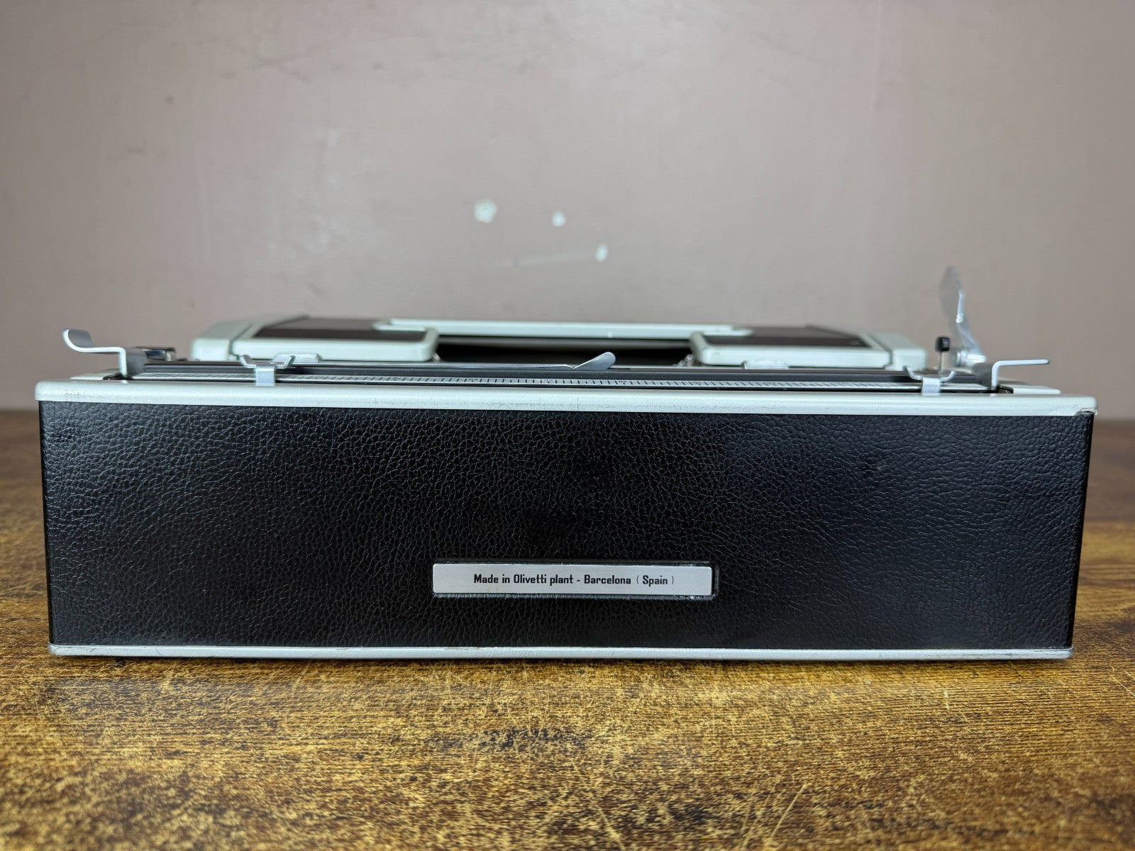 Excellent 1970s Cursive Script No75 Olivetti Lettera 33 Ultraportable Typewriter