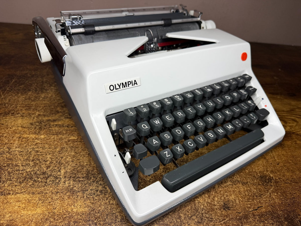Excellent Serviced 1972 Olympia SM9 Senatorial No.71 Vintage Portable Typewriter
