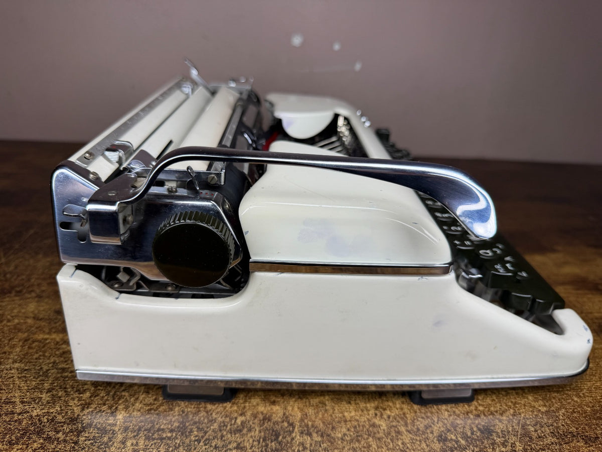 Nice! Serviced 1958 Olympia SM3 Portable Typewriter Glossy White w Green keys