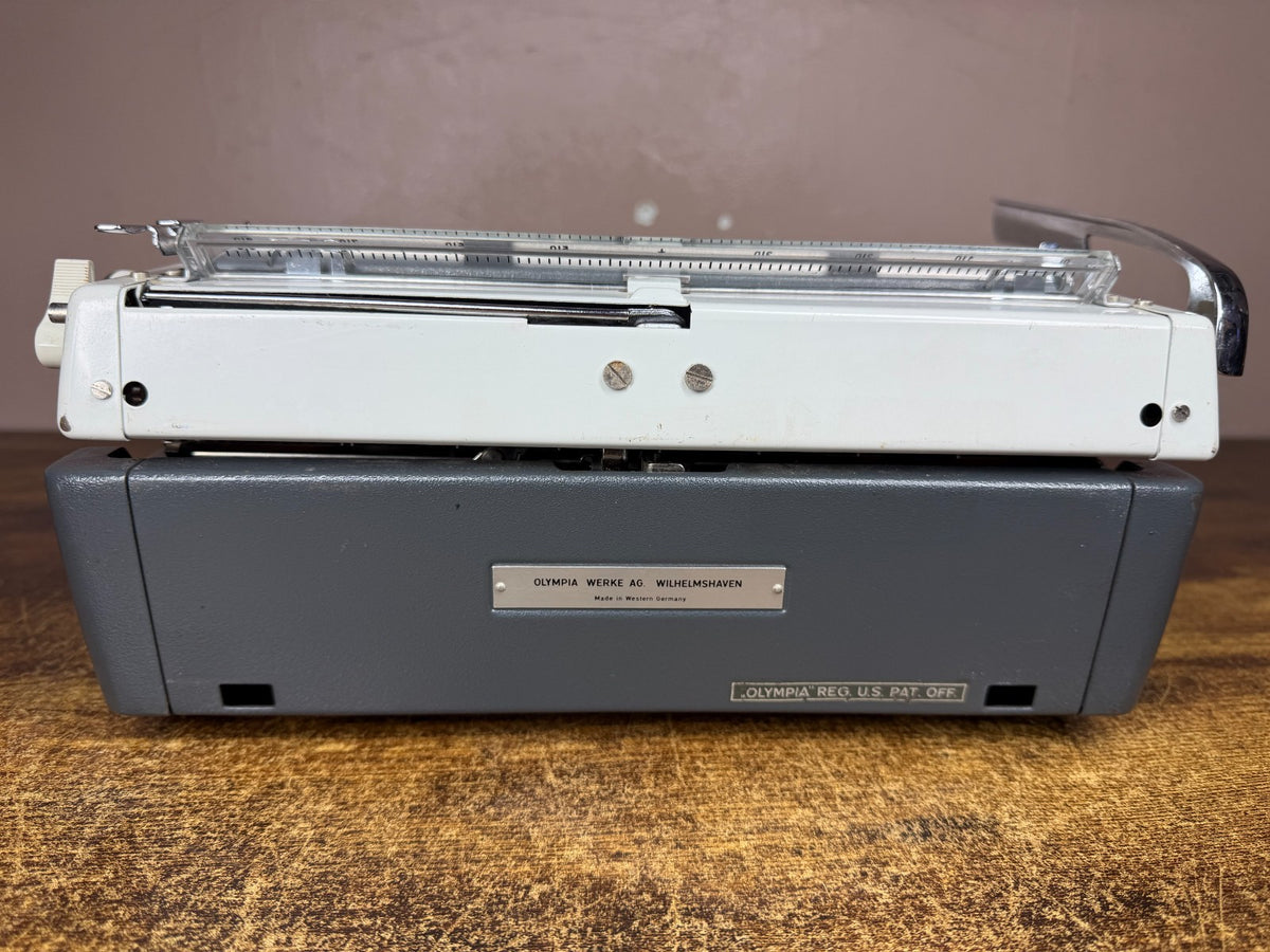 Excellent! Serviced 1969 Olympia SM9 Vintage Typewriter Modern Pica No.67