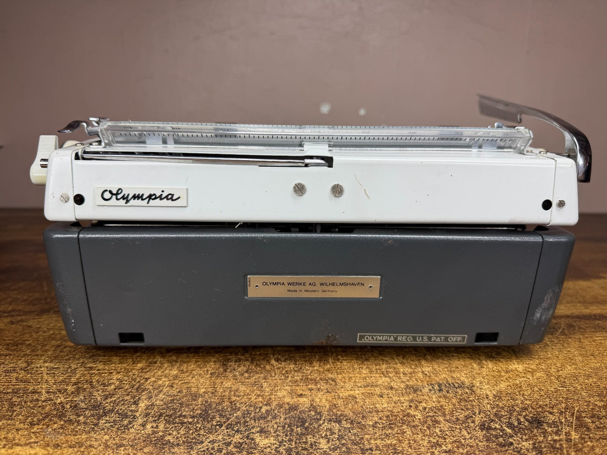 Excellent! Serviced 1969 Olympia SM9 Vintage Portable Typewriter Pica No.12