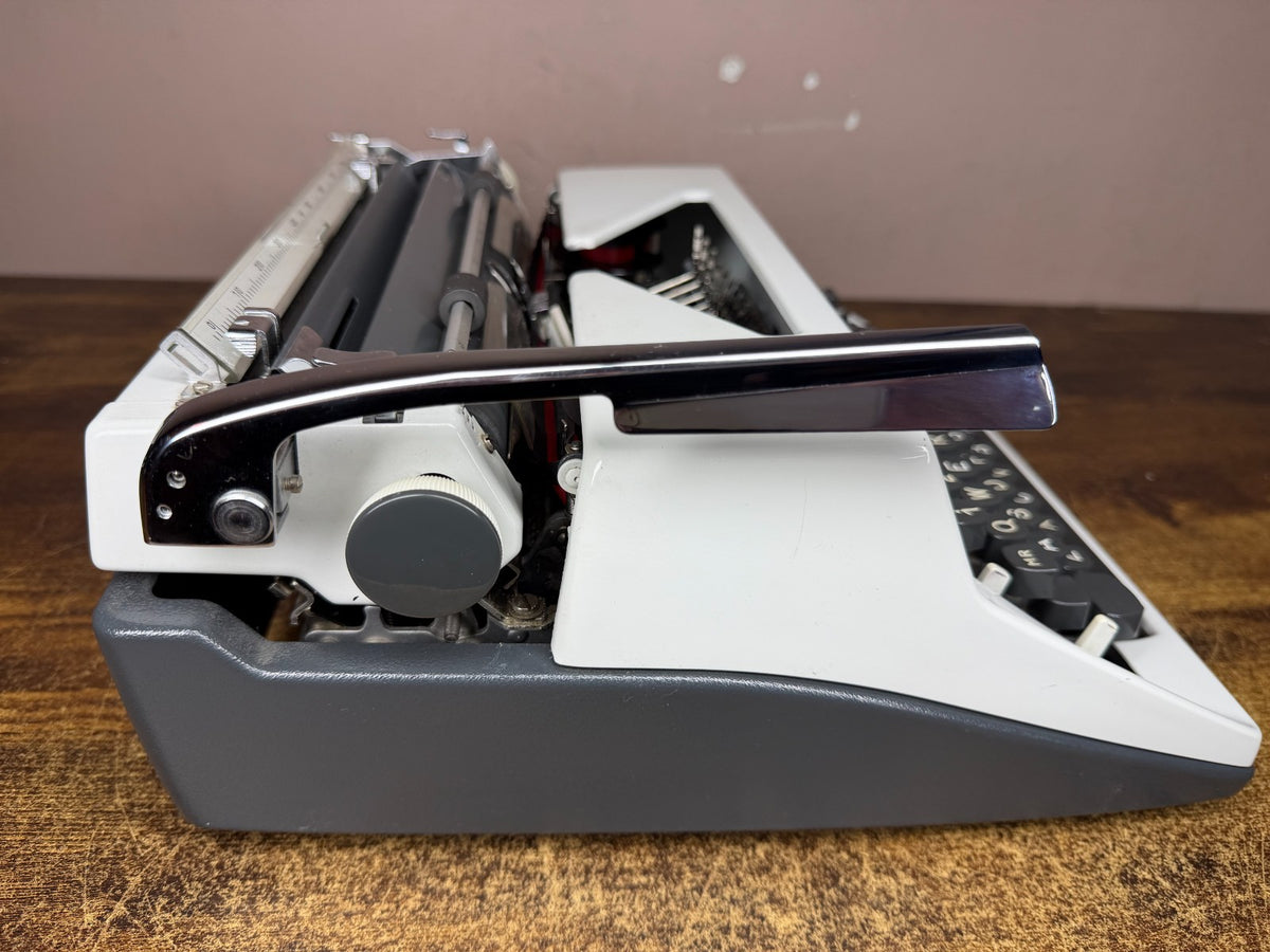 Excellent! Serviced 1971 Olympia SM9 Vintage Portable Typewriter Elite No. 87